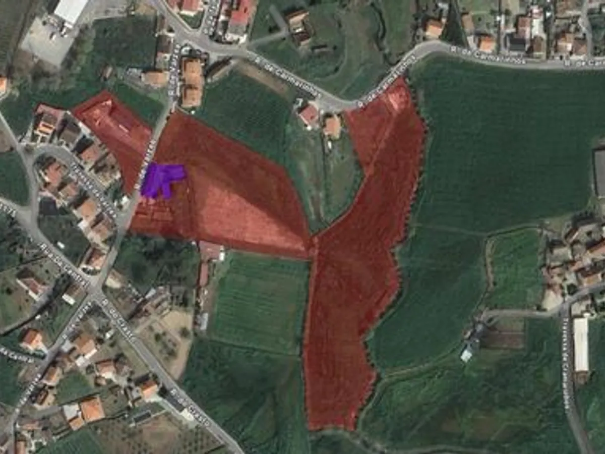 Quinta com terreno de 27.807 m² à venda em Várzea