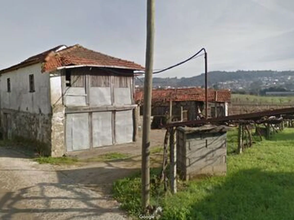 Quinta com terreno de 27.807 m² à venda em Várzea