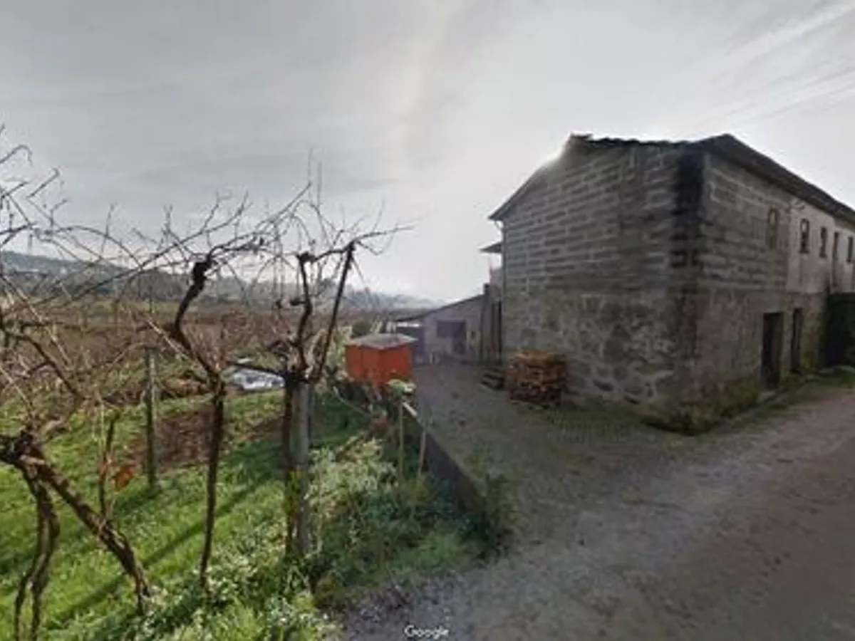 Quinta com terreno de 27.807 m² à venda em Várzea