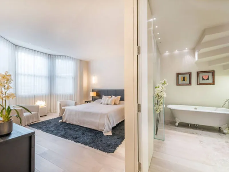 Apartamento duplex com 3 quartos e 3 casas de banh