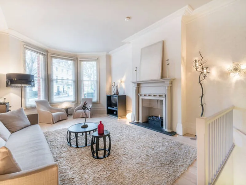 Apartamento duplex com 3 quartos e 3 casas de banh