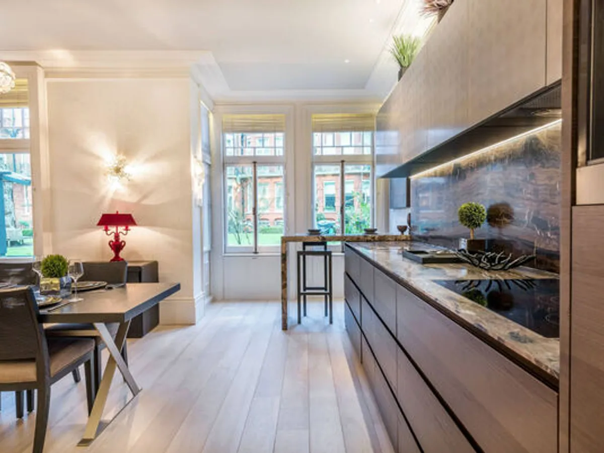 Apartamento duplex com 3 quartos e 3 casas de banh