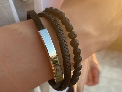 Pulseira em aço inoxidável, couro e pedras