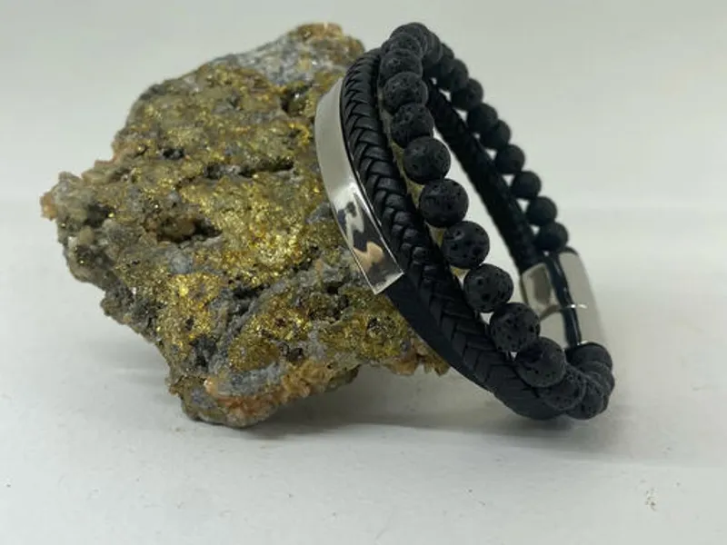 Pulseira em aço inoxidável, couro e pedras