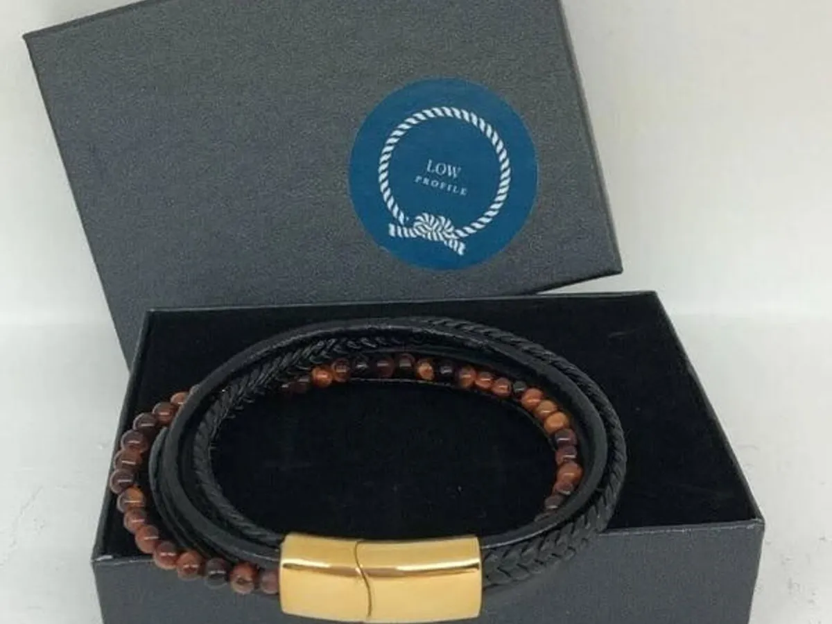 Pulseira multifacetada de couro/aço/pedras