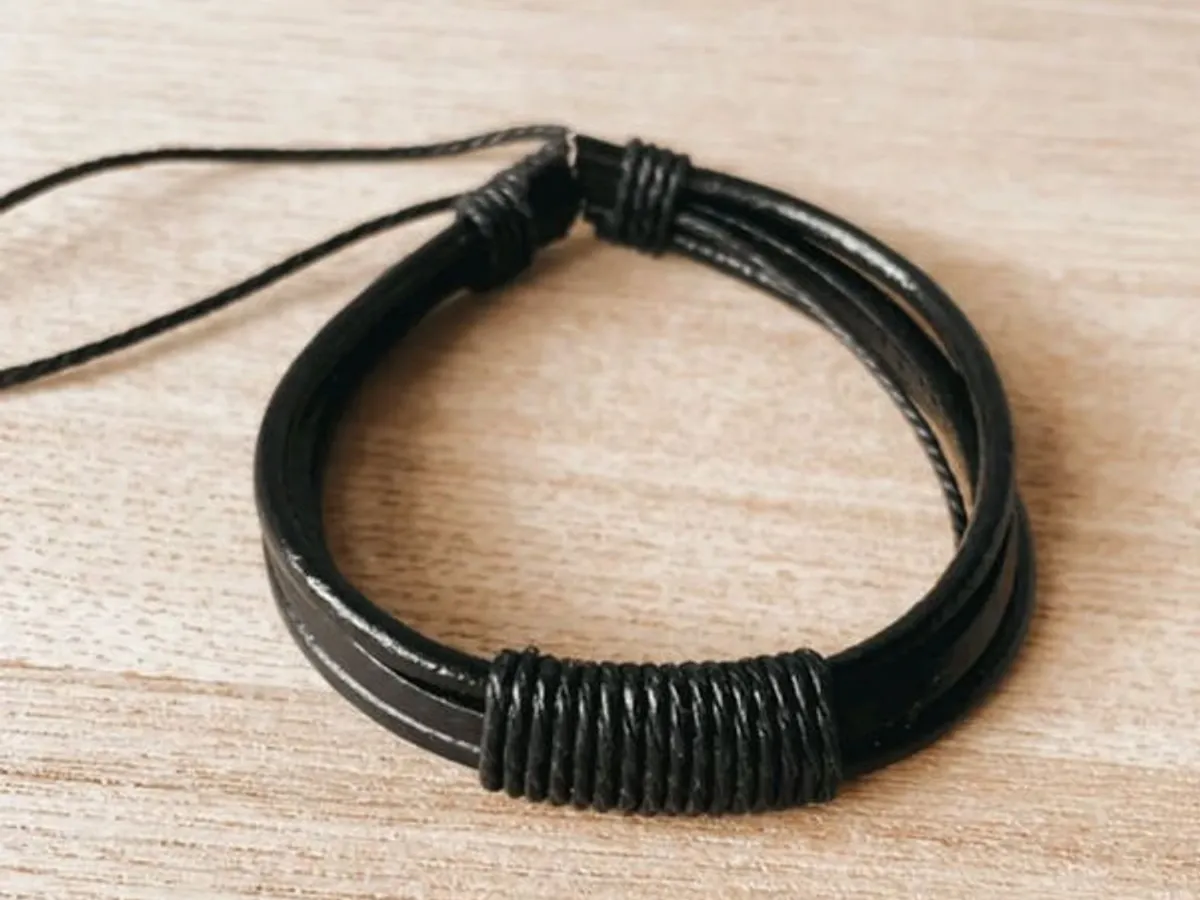 Pulseira em Couro Vegan - Preta