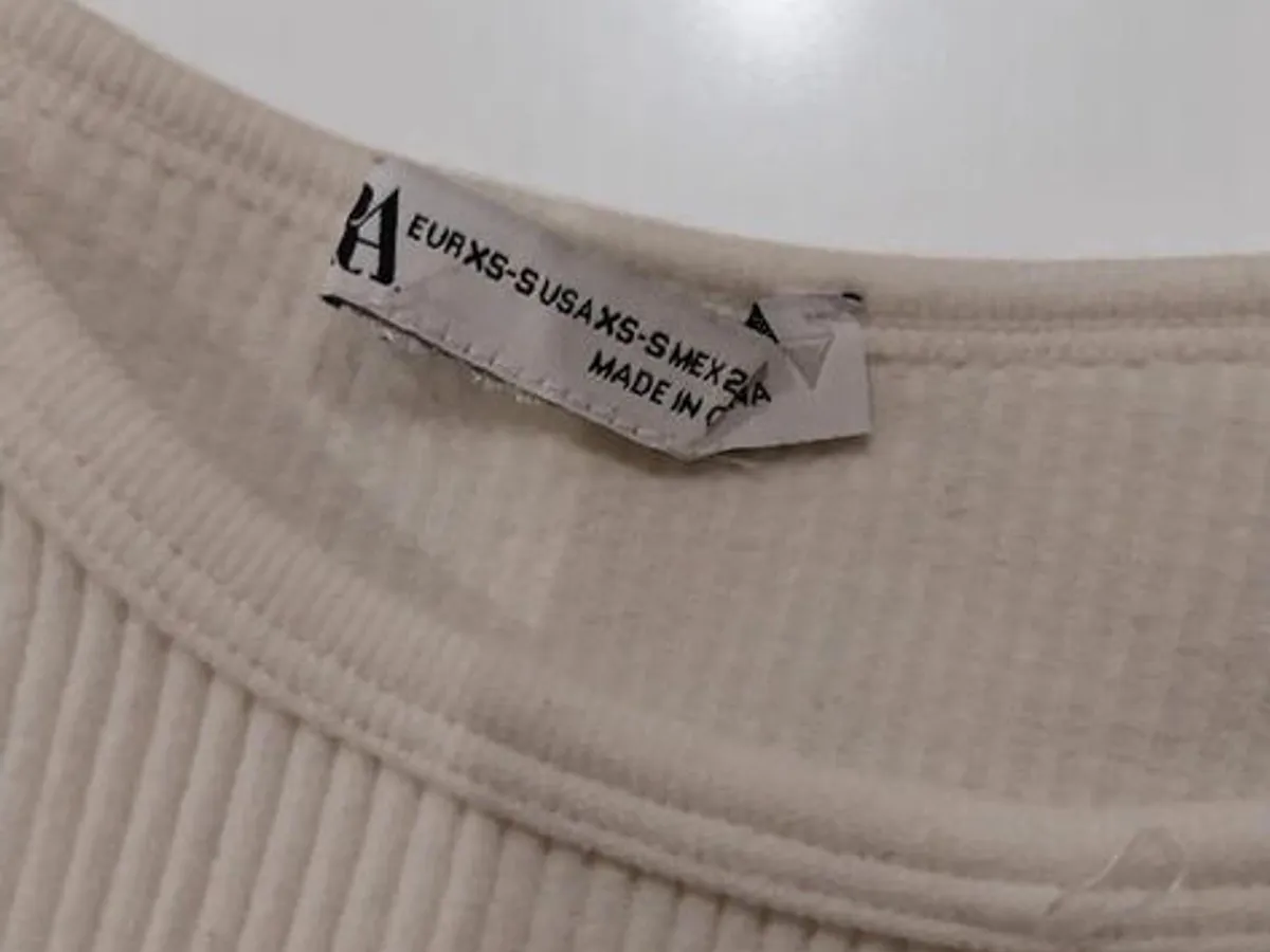 Blusa Zara Branca XS - Crop Top com Pedraria ✨