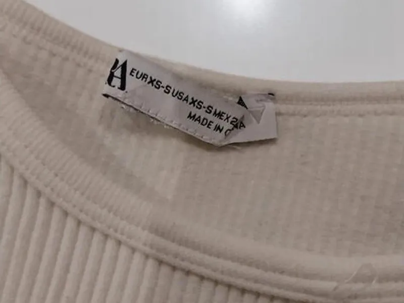 Blusa Zara Branca XS - Crop Top com Pedraria ✨