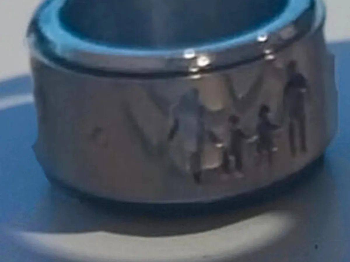 💍 Anel Giratório Dourado e Prateado Família