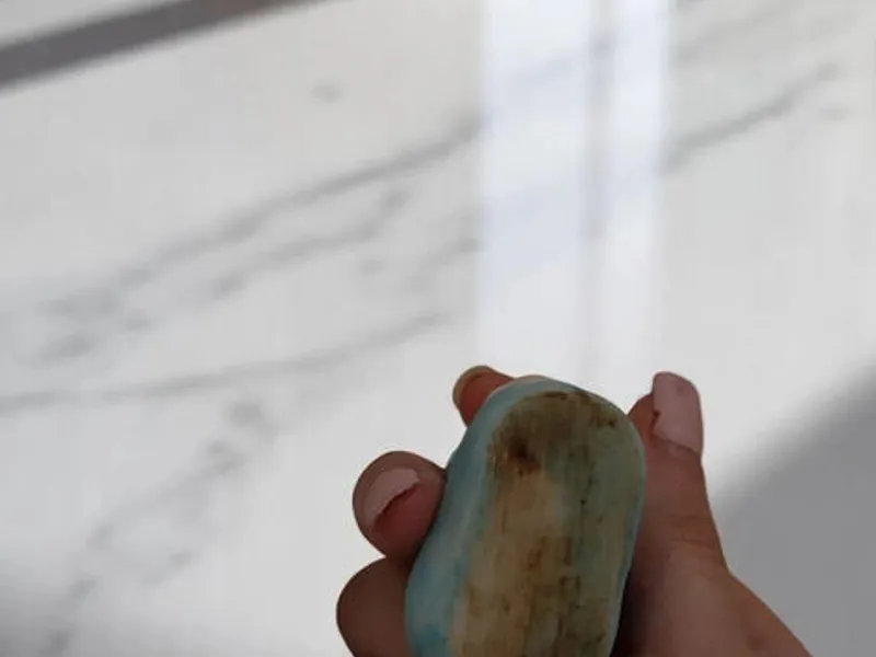 Miniatura Bebé em Cesto Azul – Decoração Delicada