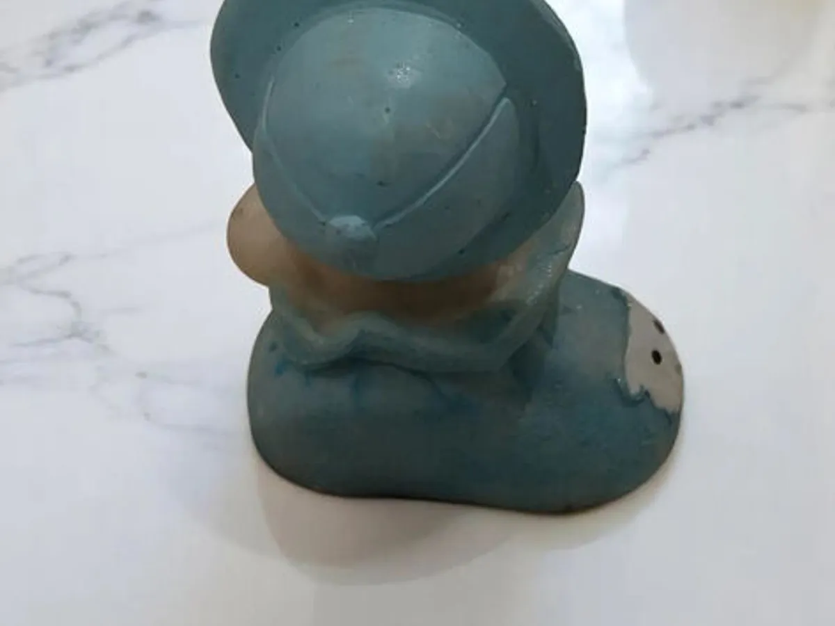 Miniatura Bebé em Cesto Azul – Decoração Delicada