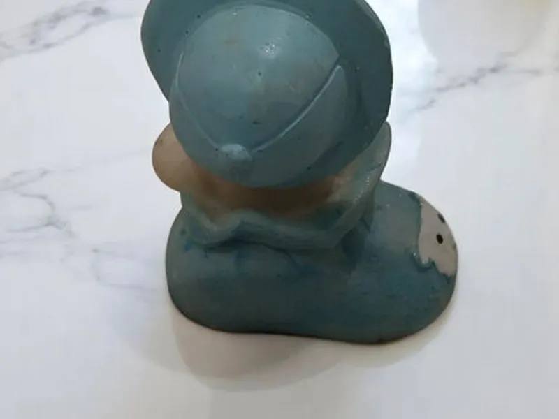 Miniatura Bebé em Cesto Azul – Decoração Delicada