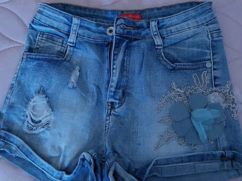 Calções Ganga Bordado Floral e Rasgões – T36