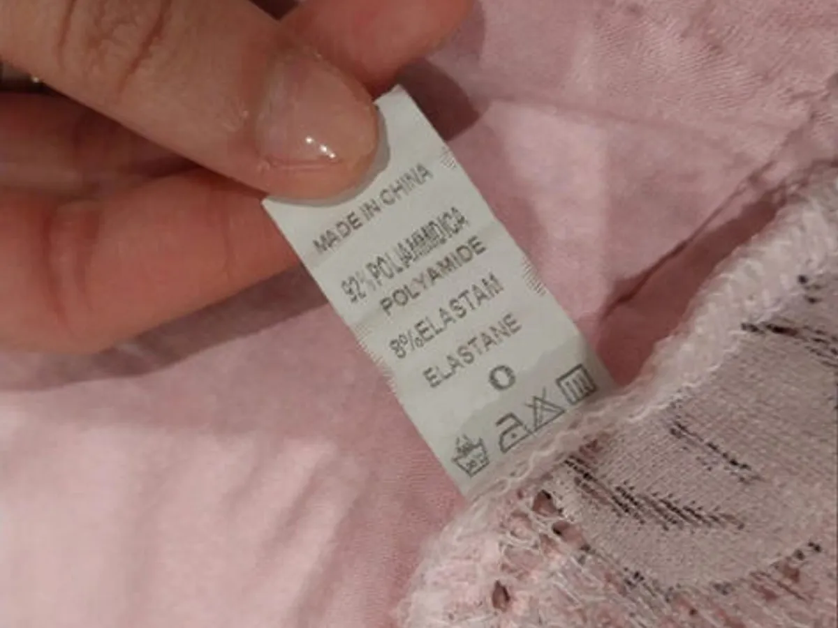 🌸 Top Curto Rosa Bebé em Renda – Sem Marca