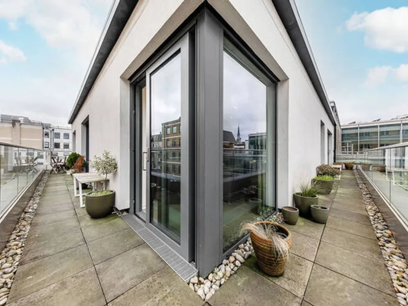 Piso de 3 dormitorios y 2 baños en alquiler