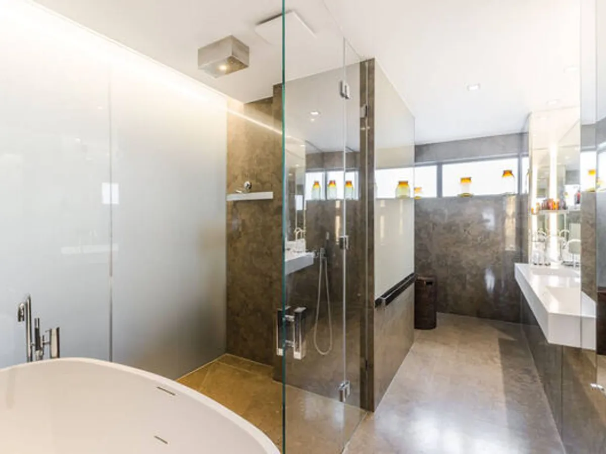 Piso de 3 dormitorios y 2 baños en alquiler