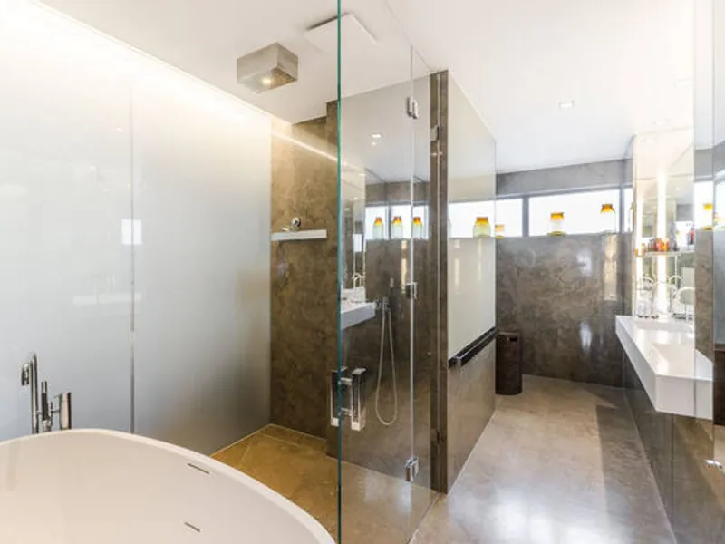 Piso de 3 dormitorios y 2 baños en alquiler