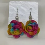 Brincos artesanais em croché – Flor multicolor 1