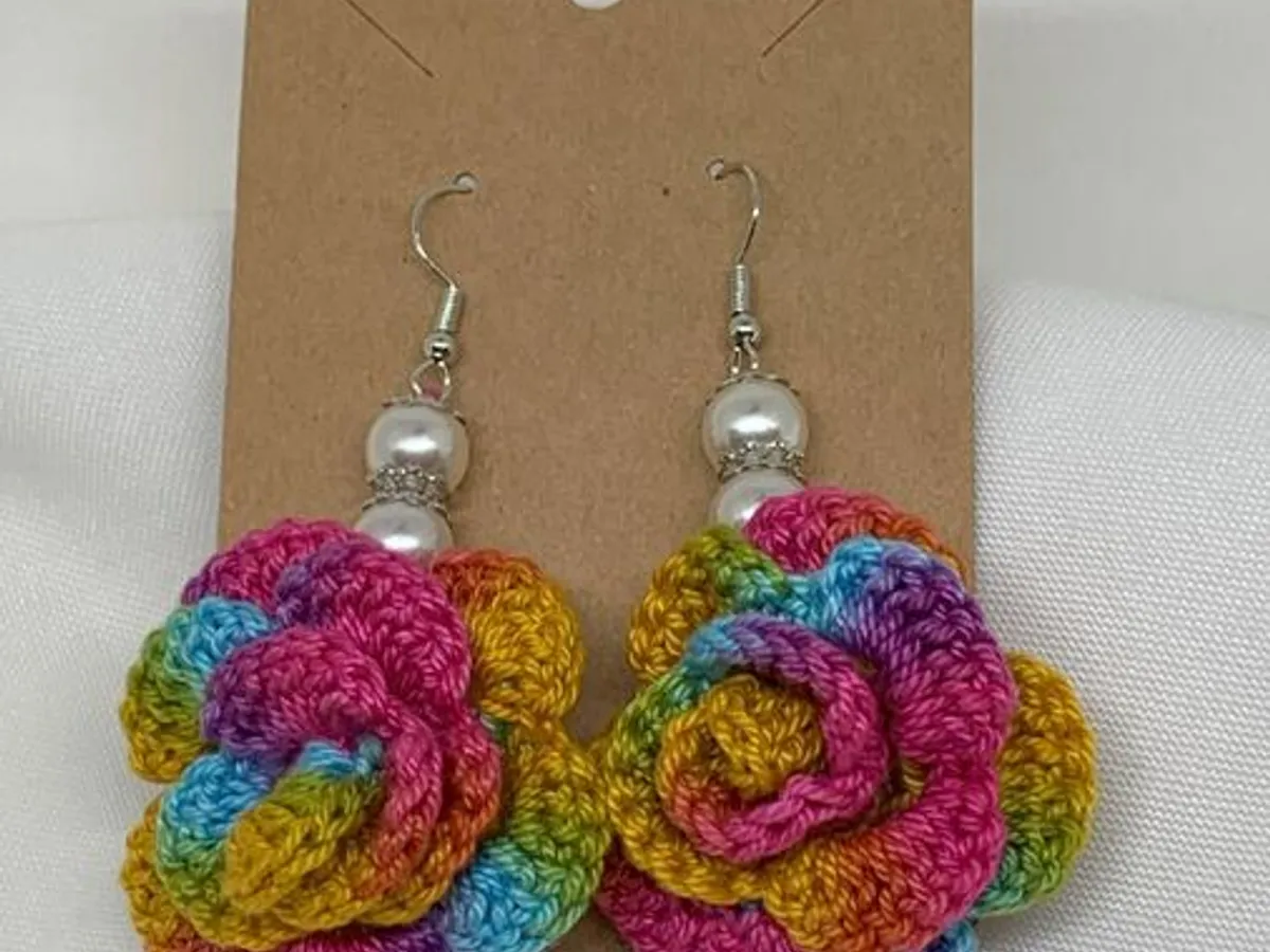 Brincos artesanais em croché – Flor multicolor