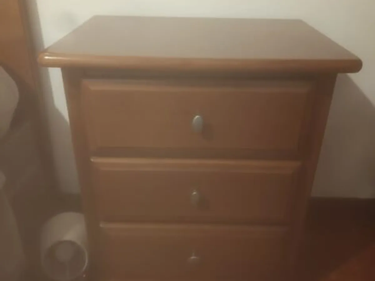 Vendo cama casal e mesas