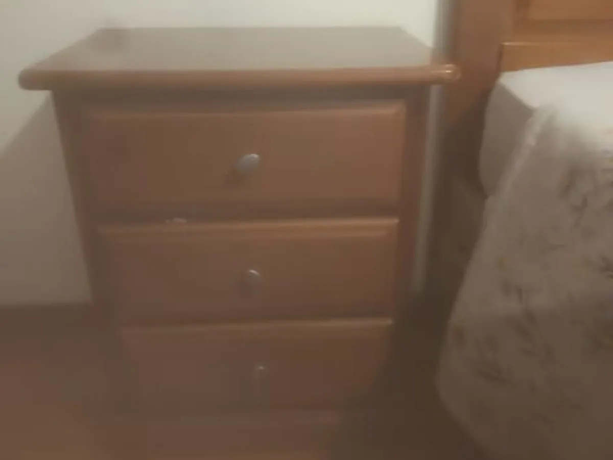 Vendo cama casal e mesas