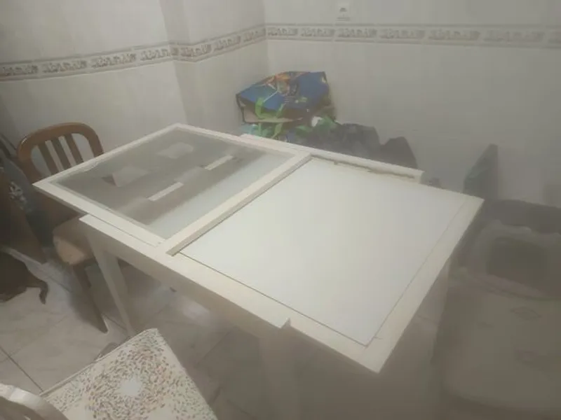 Vendo mesa de cozinha e cadeiras