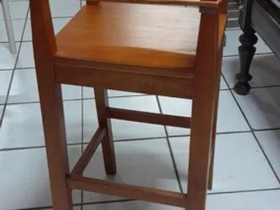 Cadeira infantil em madeira