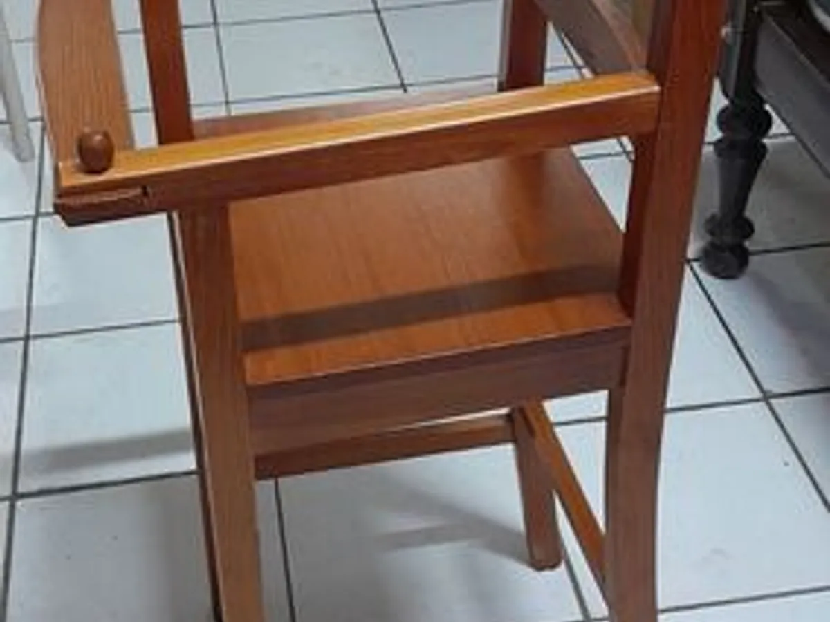 Cadeira infantil em madeira