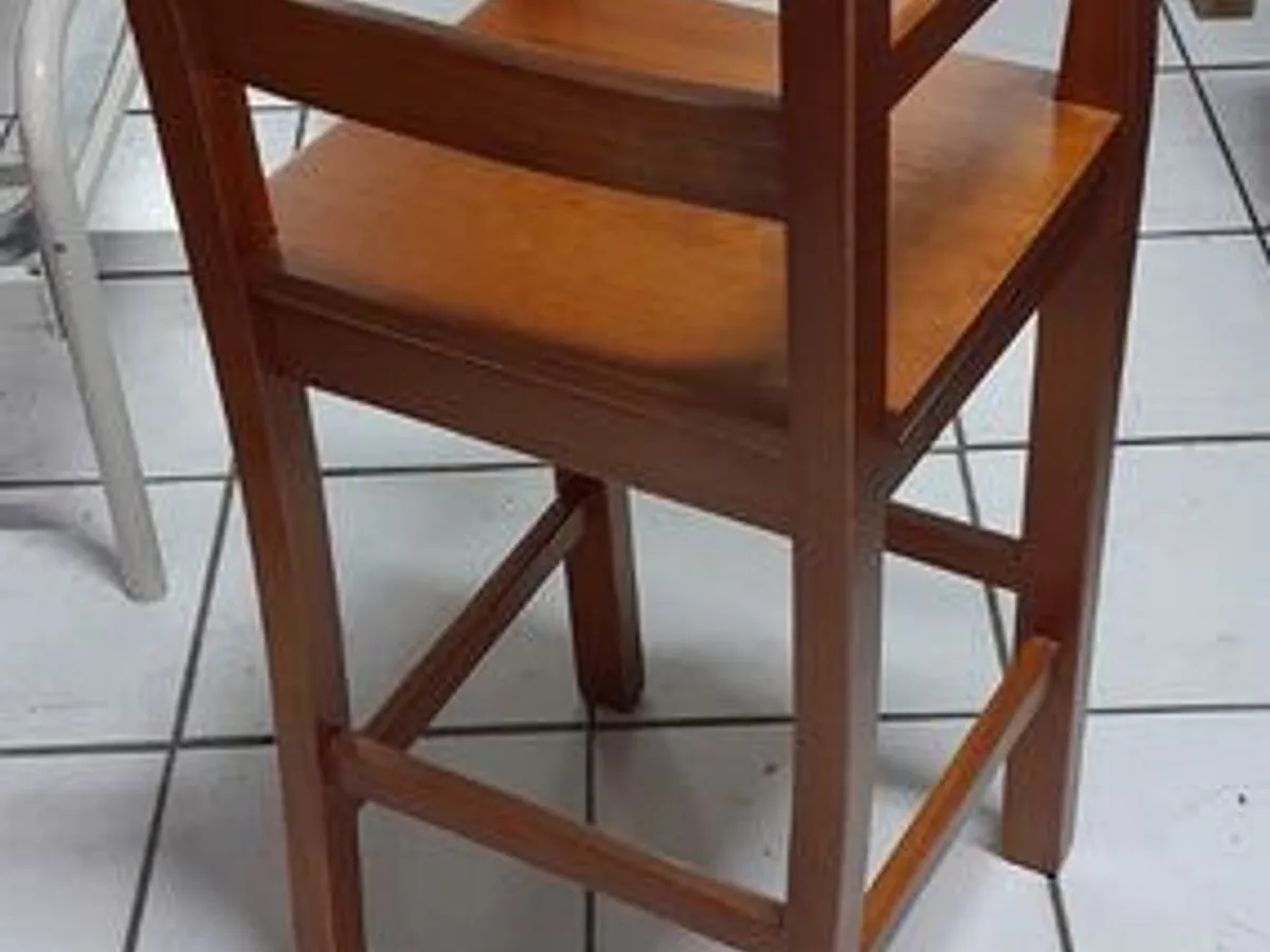 Cadeira infantil em madeira