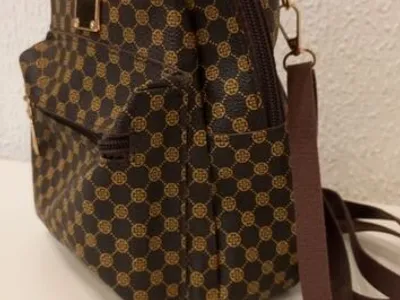 Pequena Mochila Castanha - Nova