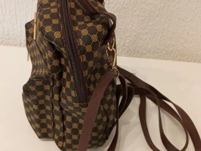 Pequena Mochila Castanha - Nova