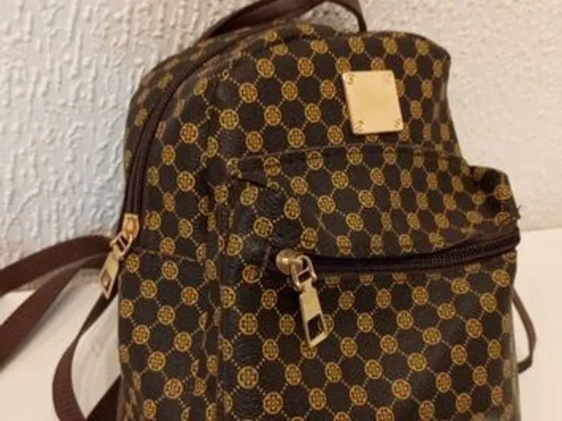 Pequena Mochila Castanha - Nova