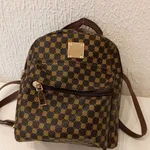 Pequena Mochila Castanha - Nova 6