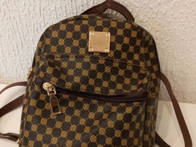 Pequena Mochila Castanha - Nova