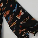 Linda blusa estampada com borboletas. Nova 2