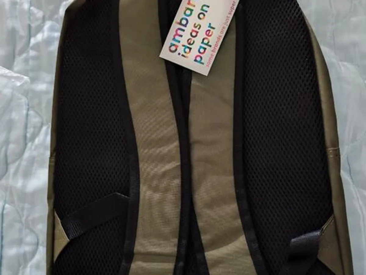 Mochila verde cáqui da Ambar, NOVA