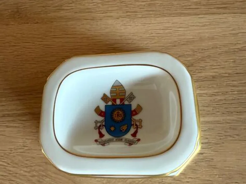 Porcelana Vista Alegre Papa Francisco