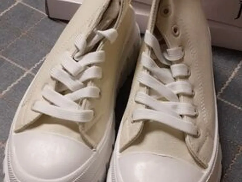 3 pares de sapatos novos