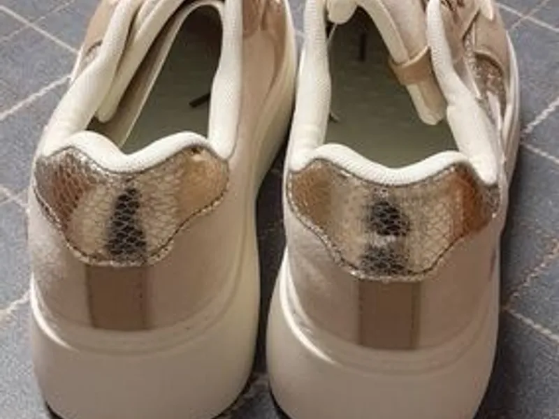 3 pares de sapatos novos