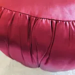 Linda almofada artesanal bordeaux com rosas 5