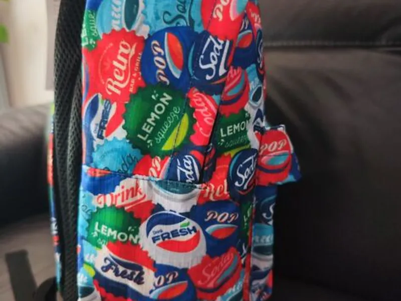 Mochila multicolorida da Ambar da coleção Inverse, NOVA. 