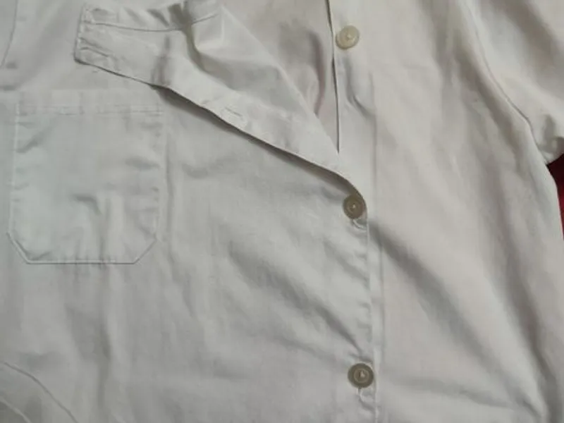 Bata médica ou escolar unisexo em bom estado 