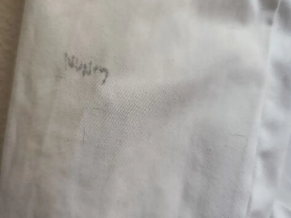 Bata médica ou escolar unisexo em bom estado 