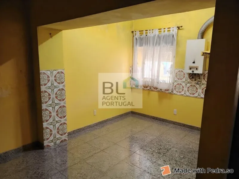 Moradia em Banda T1 + 2