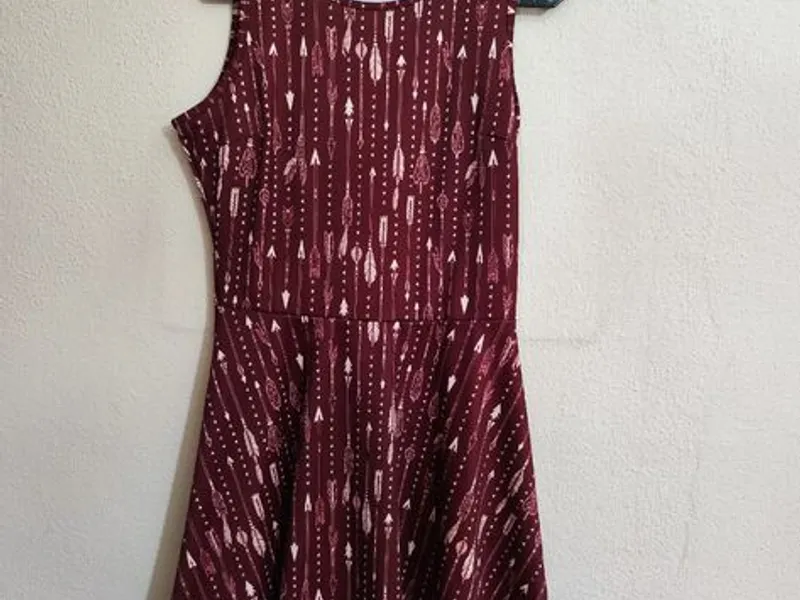 Vestido bordeaux tamanho S da FB Sister em muito bom estado 