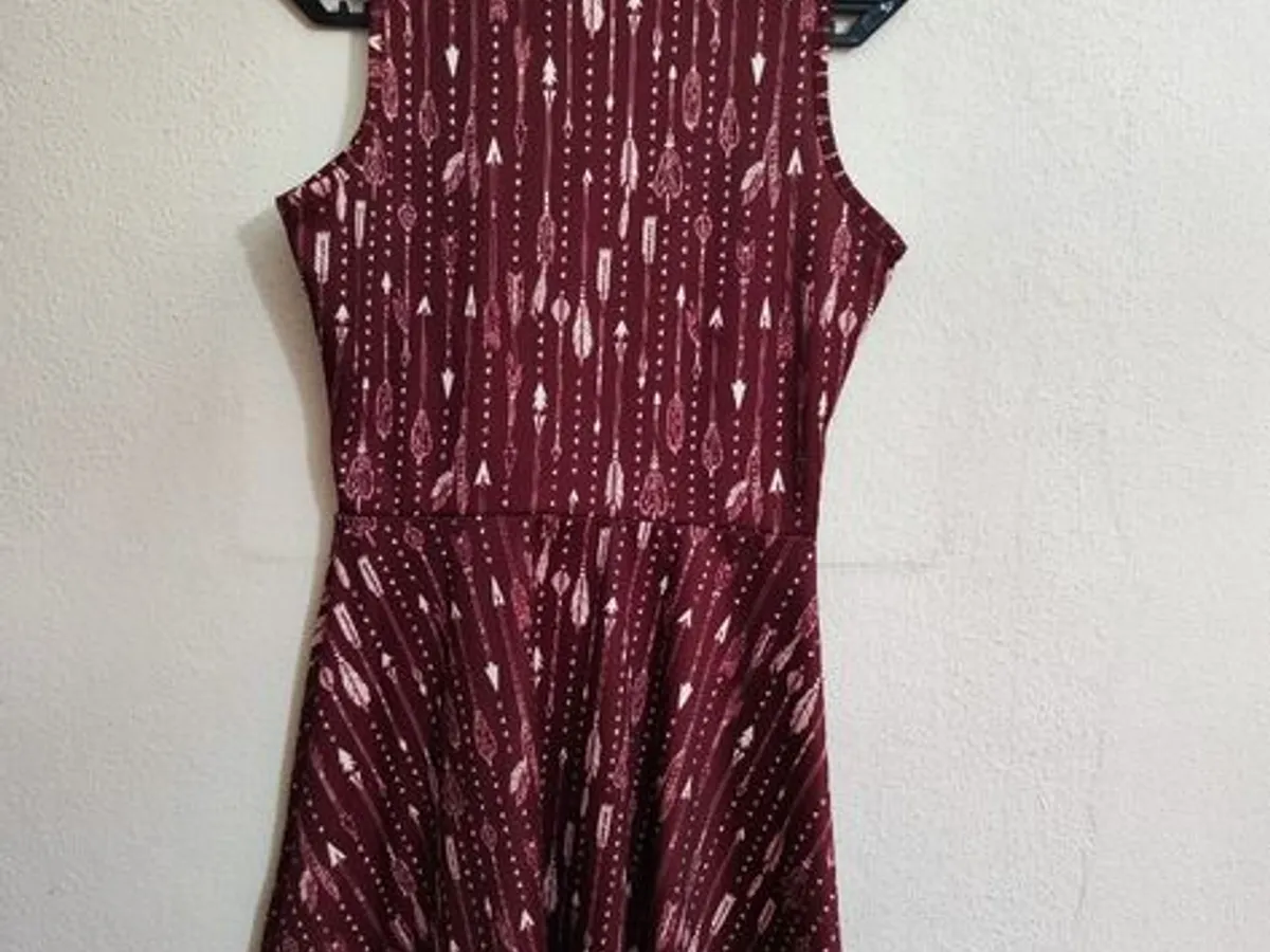 Vestido bordeaux tamanho S da FB Sister em muito bom estado 