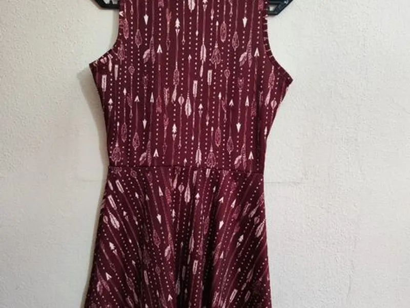 Vestido bordeaux tamanho S da FB Sister em muito bom estado 