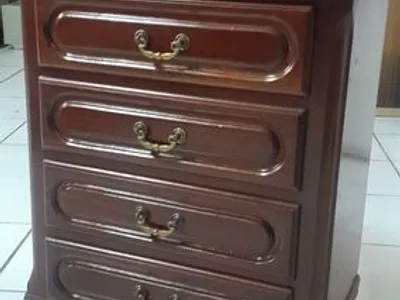 Mesinha de cabeceira nº1