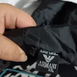 Destaque-se com este  blusão da Armani 3