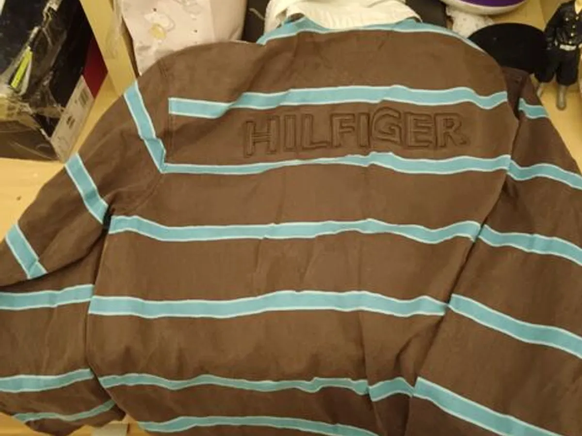 Polo Tommy Hilfiger –  Riscas 